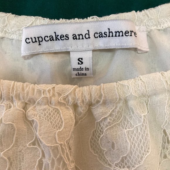 CUPCAKES AND CASHMERE white lace top - Picture 5 of 7